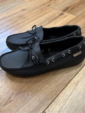 CROCS women’s Black Slip-On Boat Moccasins